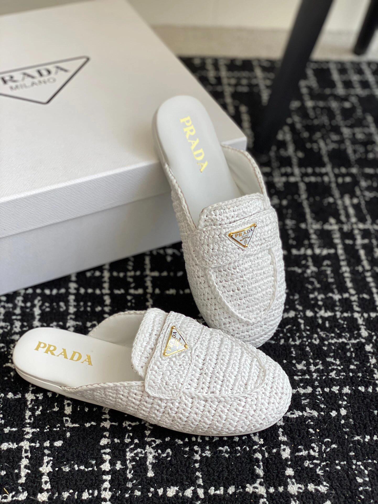 P woven slippers