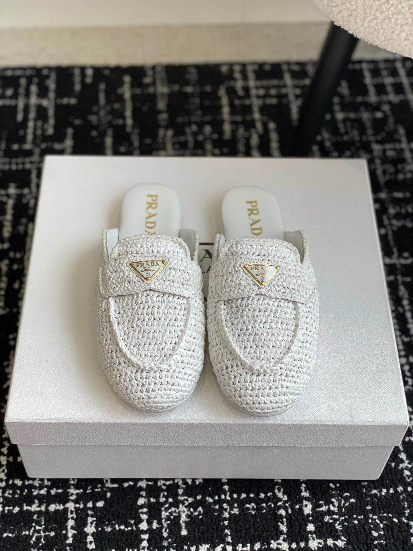 P woven slippers