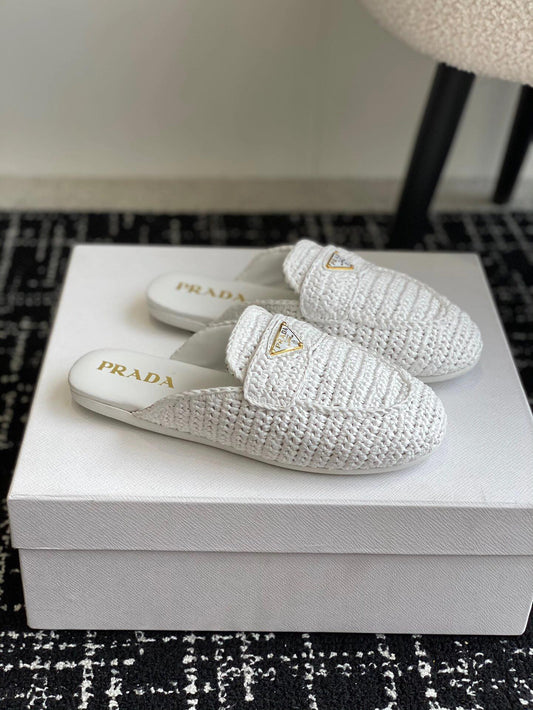 P woven slippers
