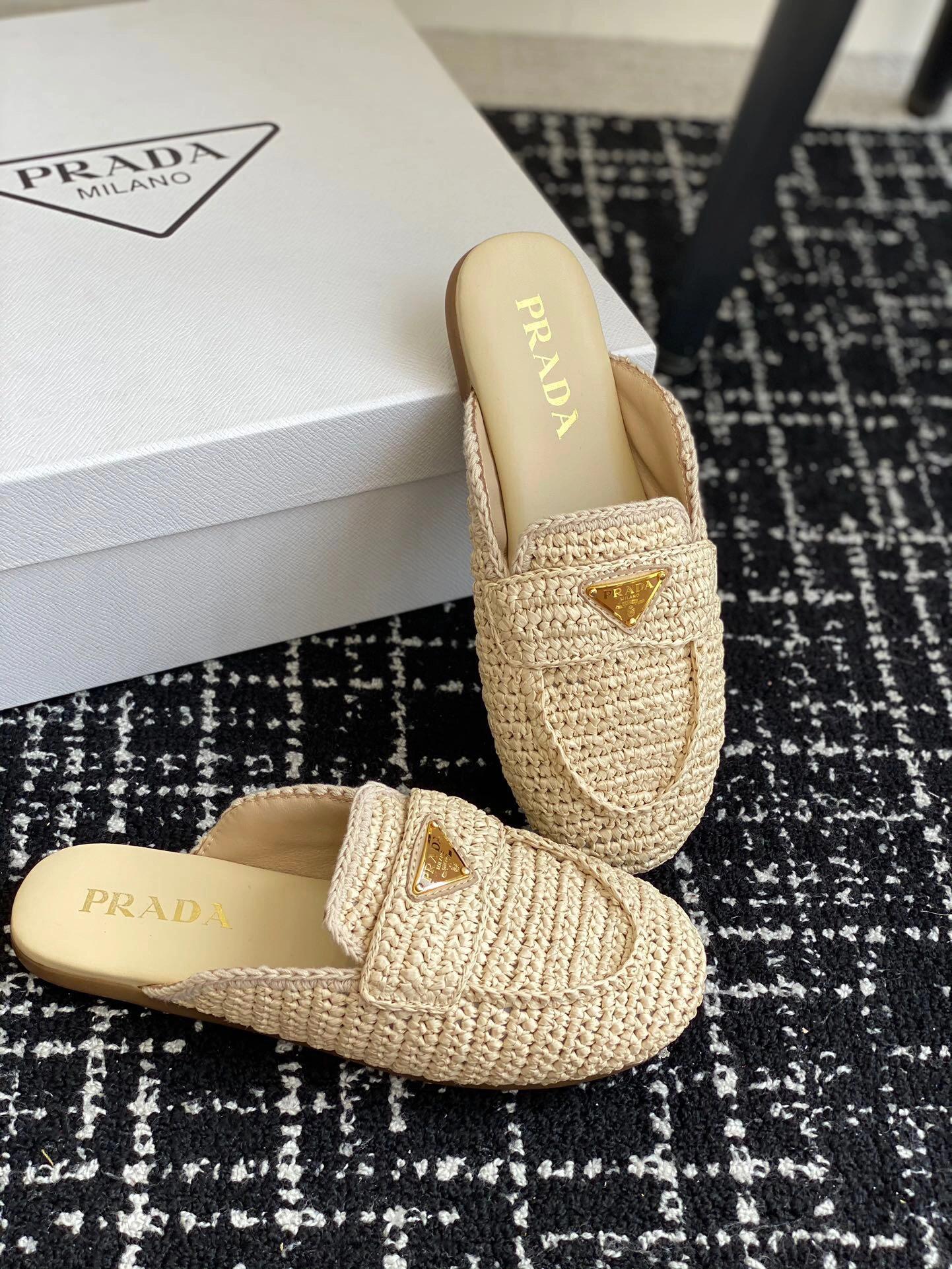 P woven slippers