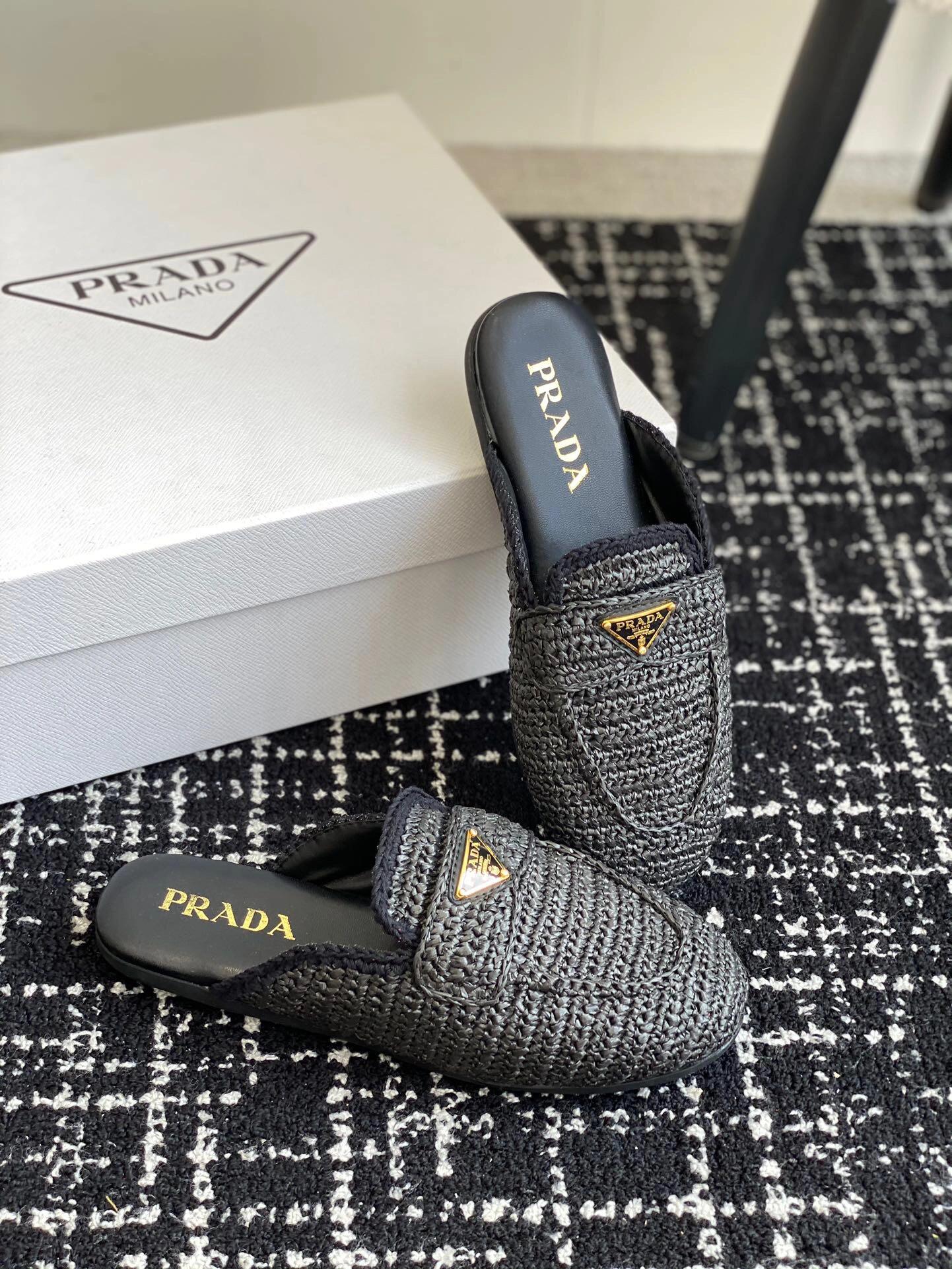 P woven slippers