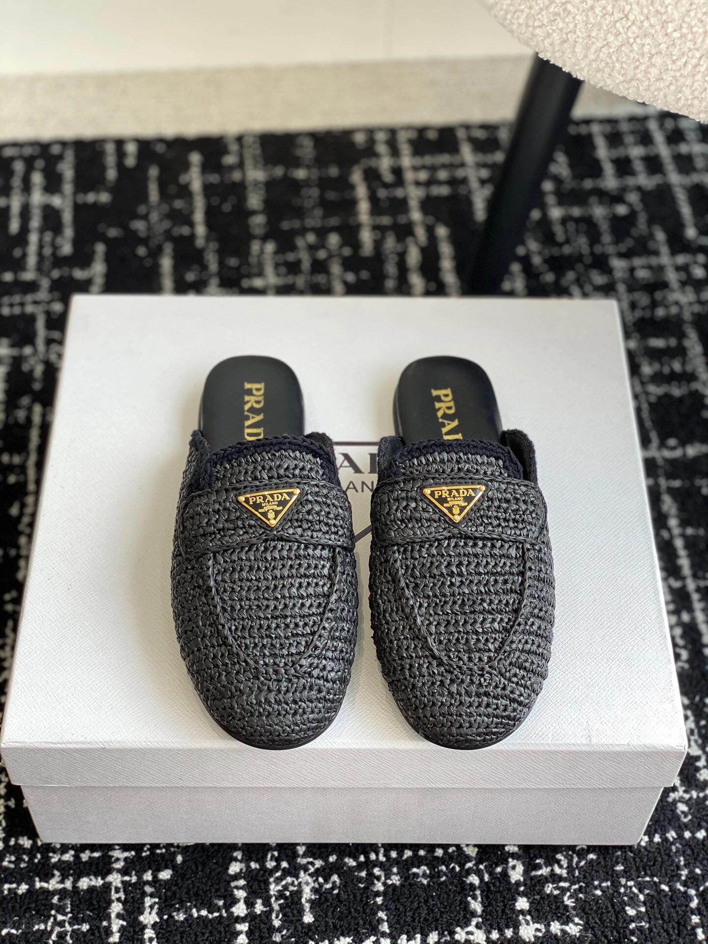 P woven slippers