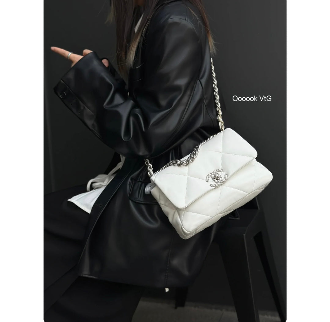 CH 19 HANDBAG 26 Lambskin White