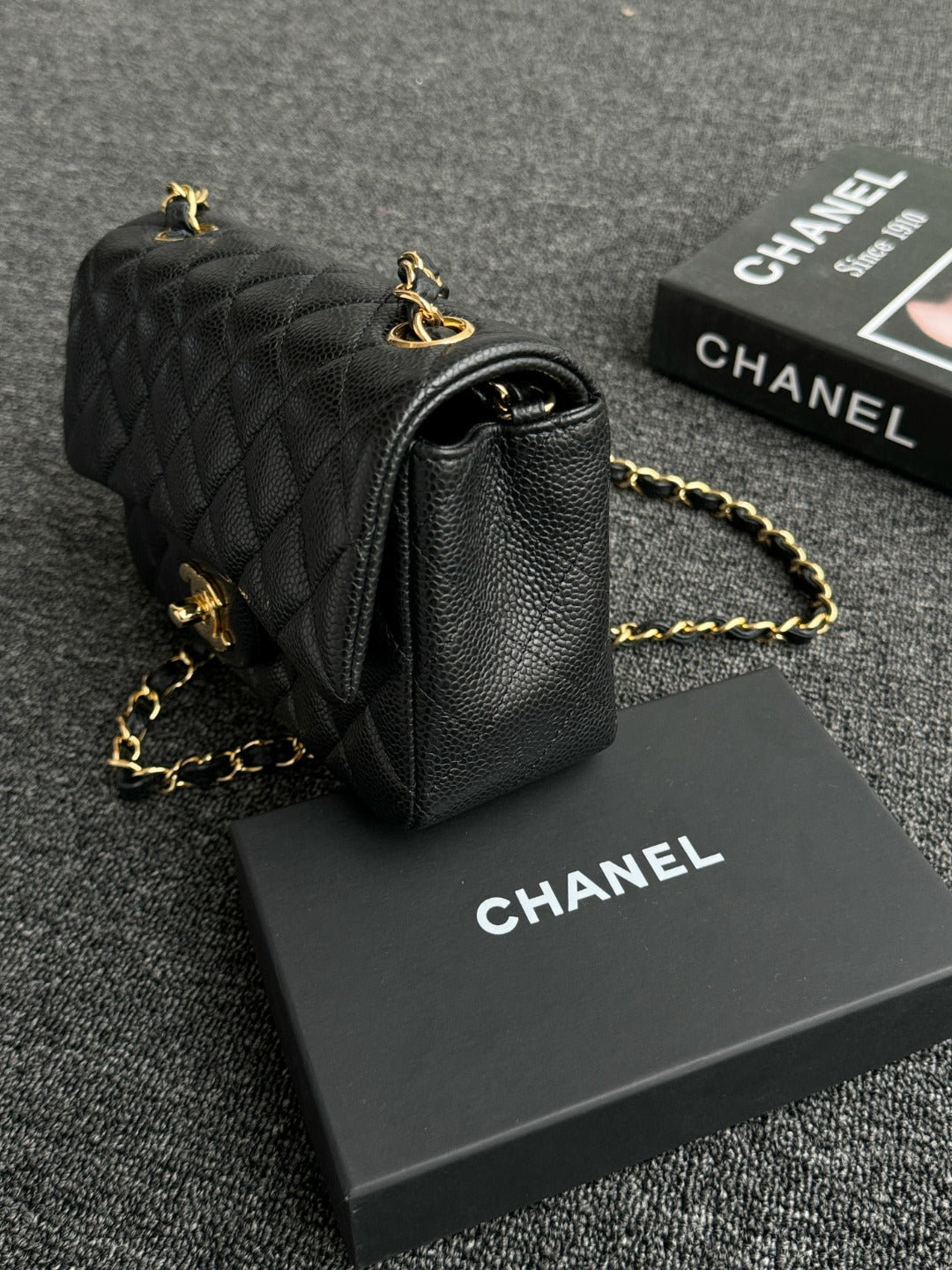 CH MINI CLASSIC HANDBAG 20 Grained Calfskin Black