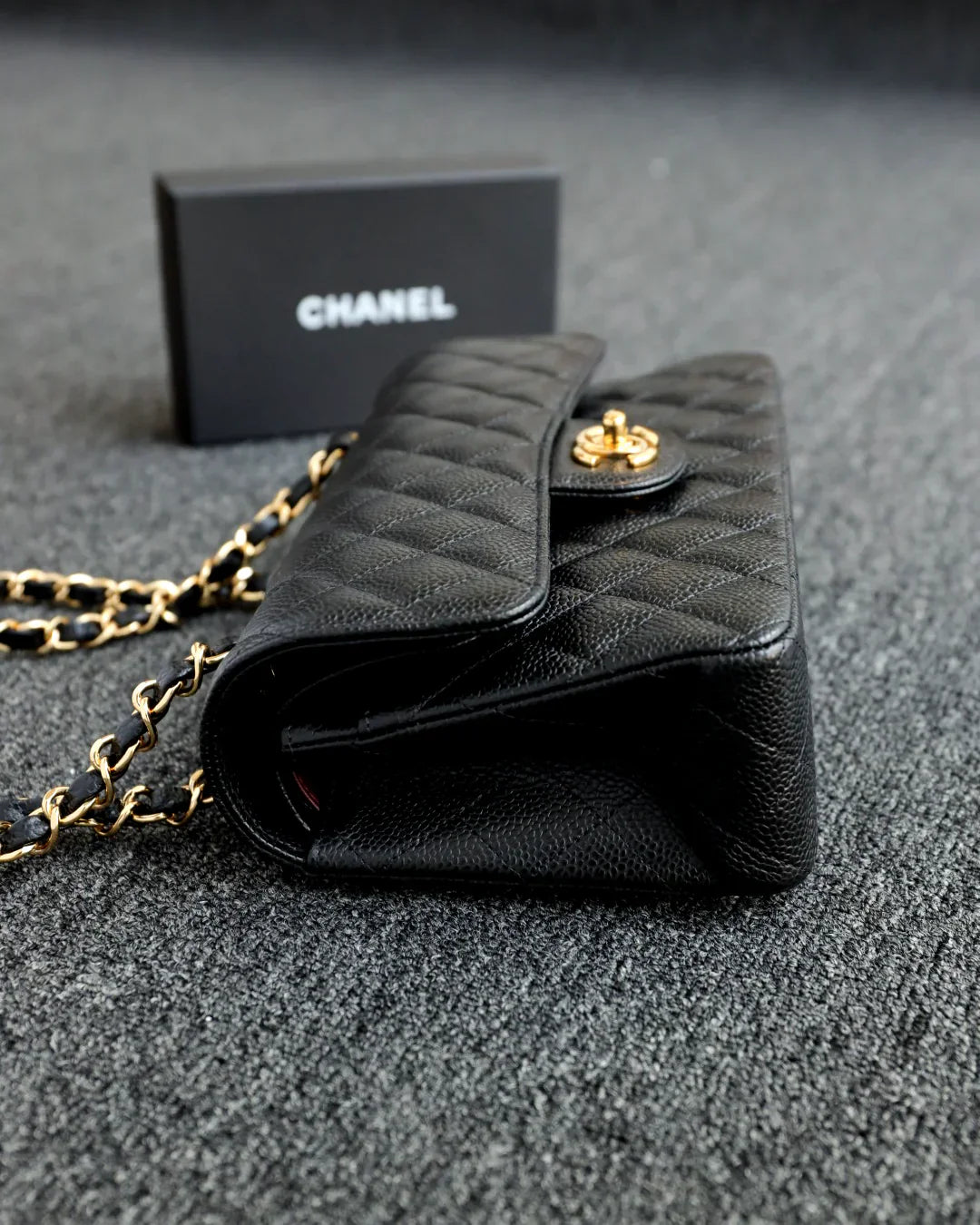 CH SMALL CLASSIC HANDBAG 23 Grained Calfskin Black
