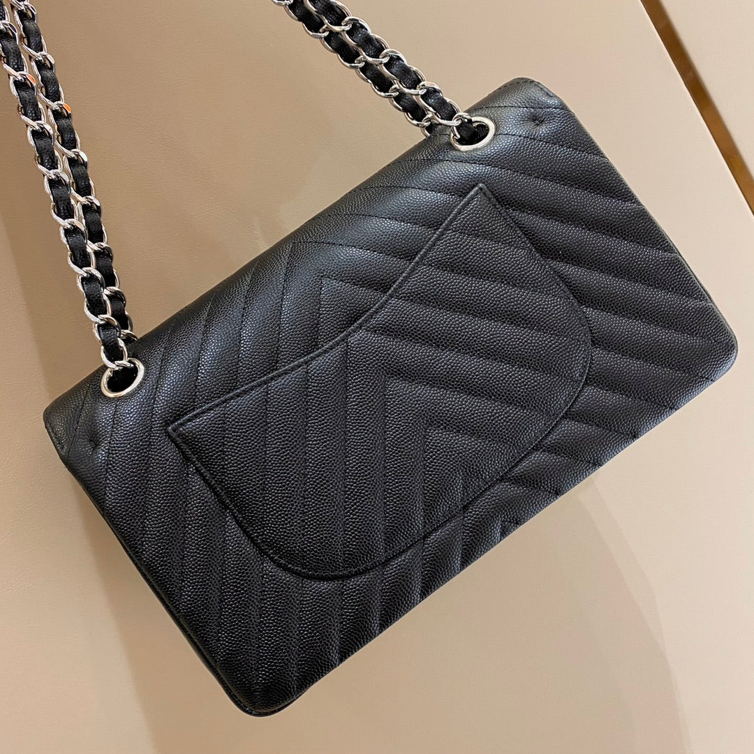 CH CLASSIC 11.12 HANDBAG 25.5 Small Grained Calfskin V Pattern Black