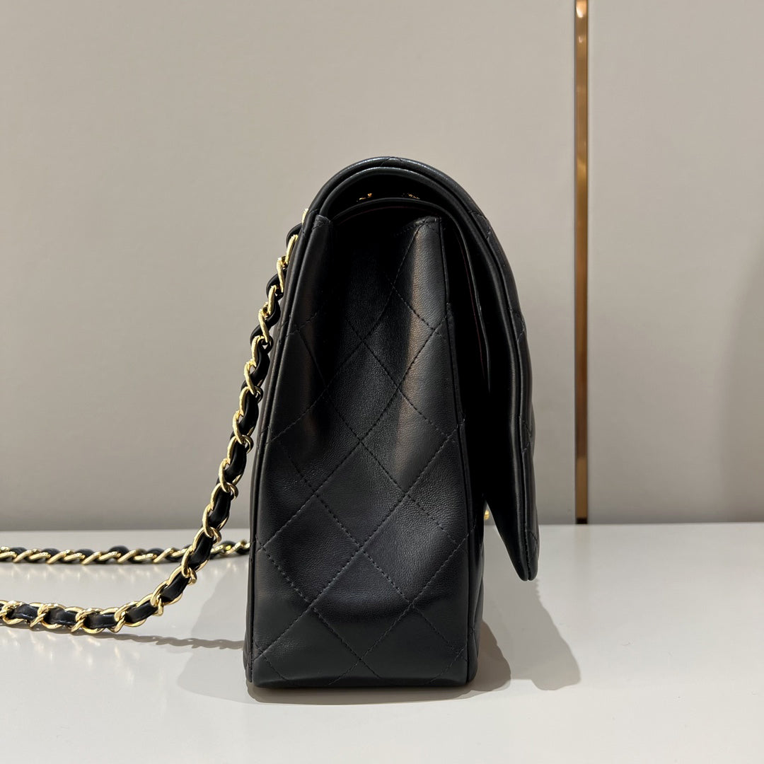 CH MAXI CLASSIC HANDBAG 33 Lambskin Black
