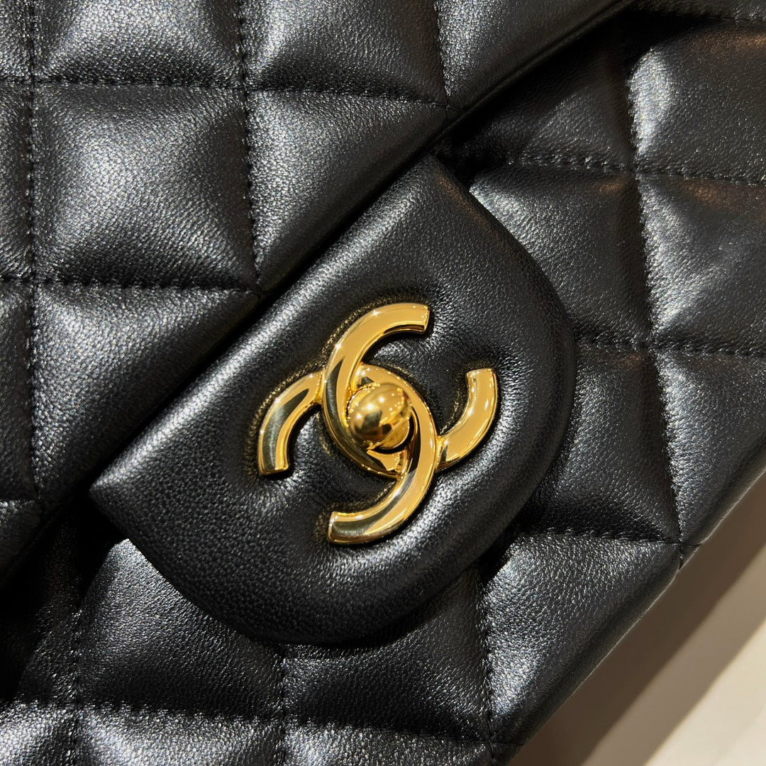 CH MAXI CLASSIC HANDBAG 33 Lambskin Black