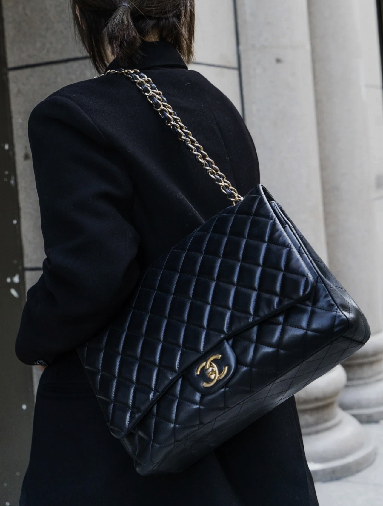 CH MAXI CLASSIC HANDBAG 33 Lambskin Black