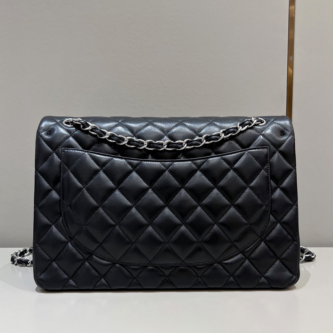 CH MAXI CLASSIC HANDBAG 33 Lambskin Black