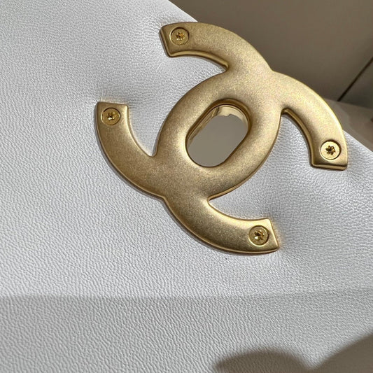 CH 19 HANDBAG 26 Lambskin White