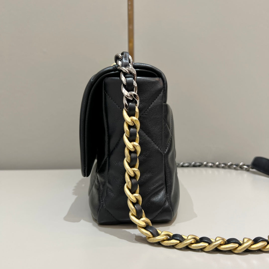 CH 19 HANDBAG 26 Lambskin Black