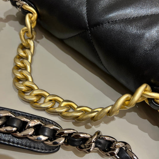 CH 19 HANDBAG 26 Lambskin Black