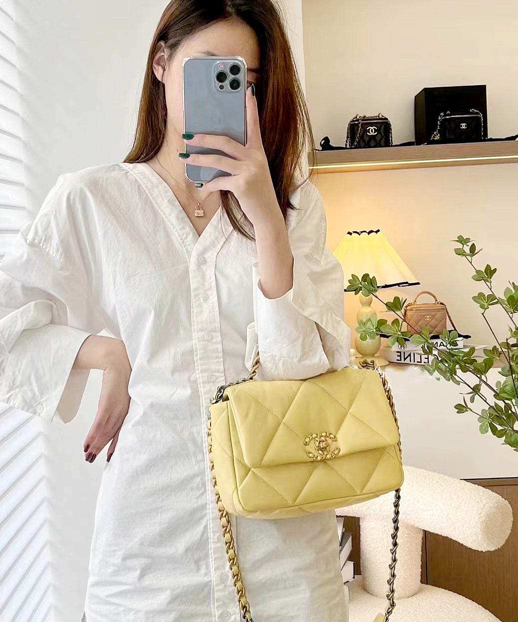 CH 19 HANDBAG 26 Lambskin Chicken Yellow