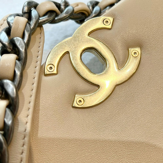 CH 19 HANDBAG 26 Lambskin Chicken Apricot