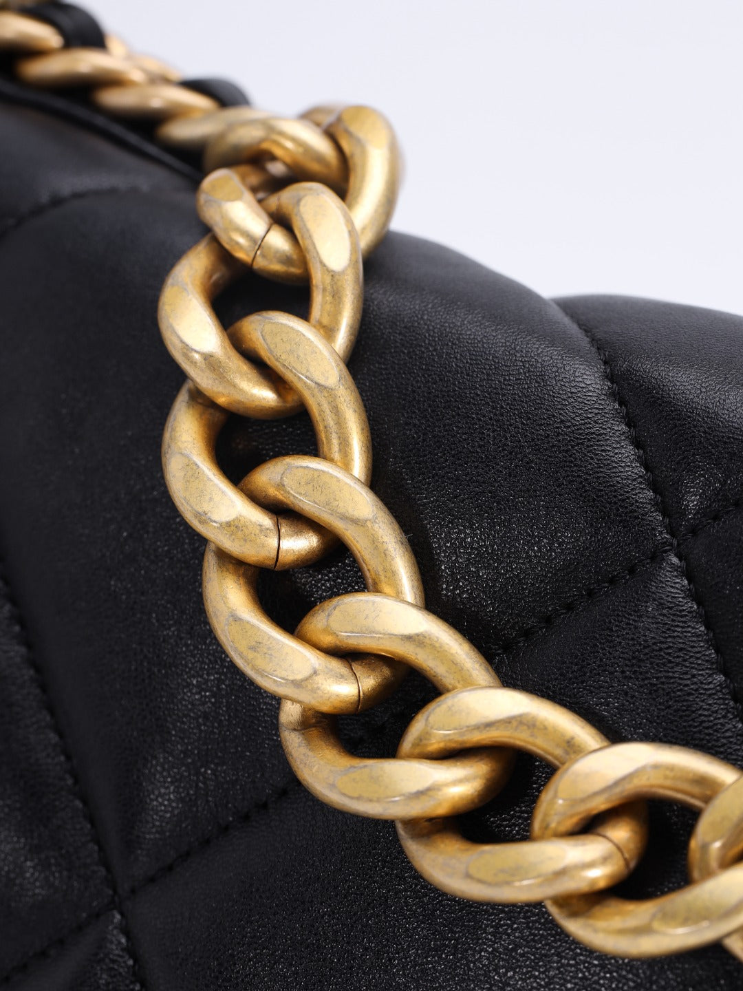 CH 19 LARGE HANDBAG 30 Lambskin Black