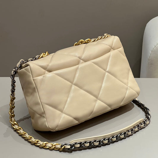 CH 19 LARGE HANDBAG 30 Lambskin Apricot