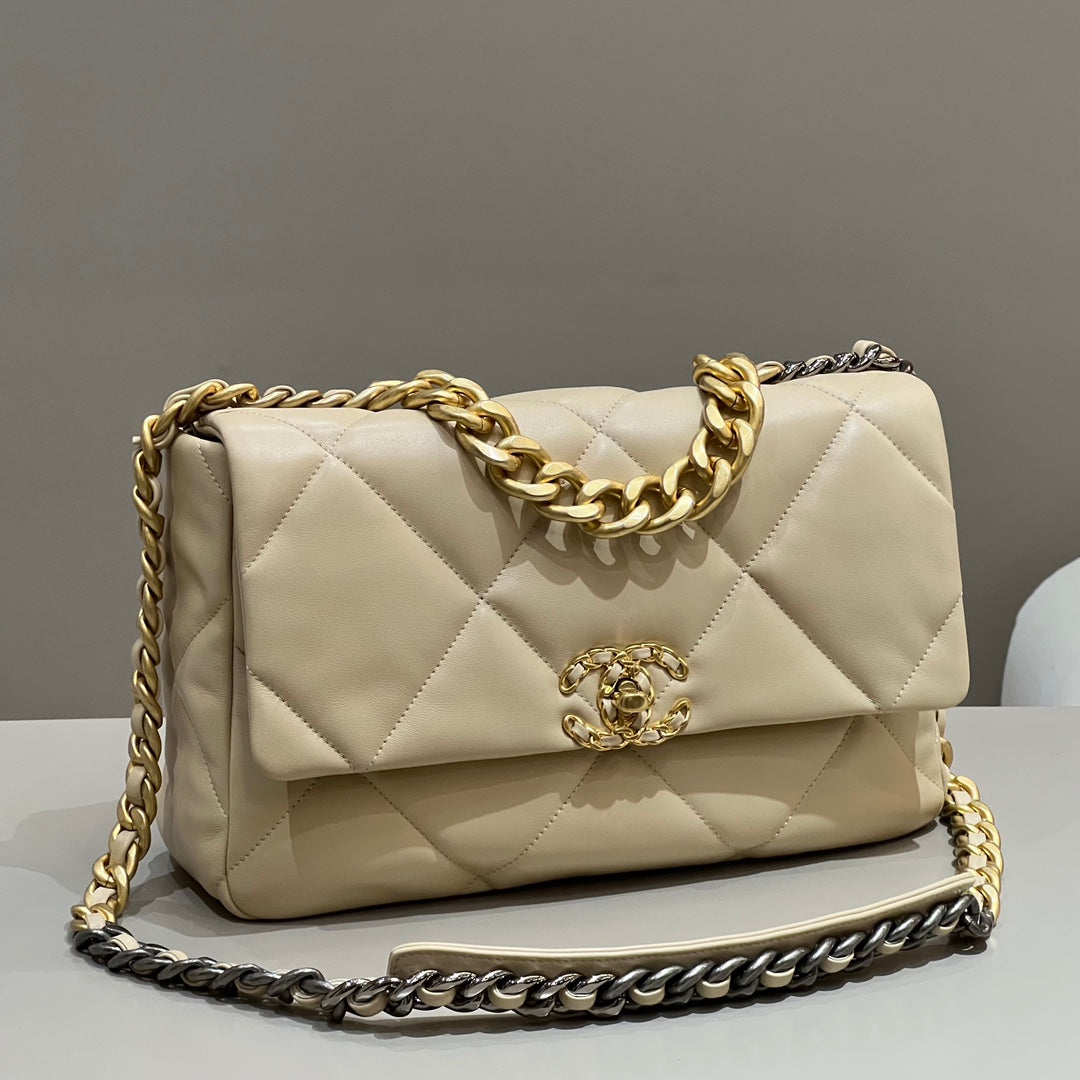 CH 19 LARGE HANDBAG 30 Lambskin Apricot
