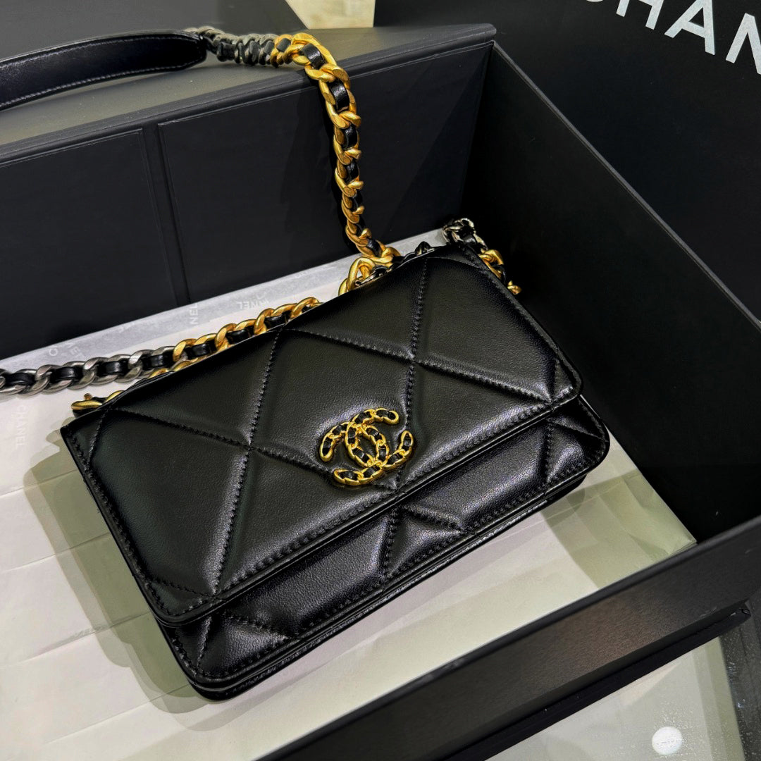 CH 19 HANDBAG WOC Lambskin Black