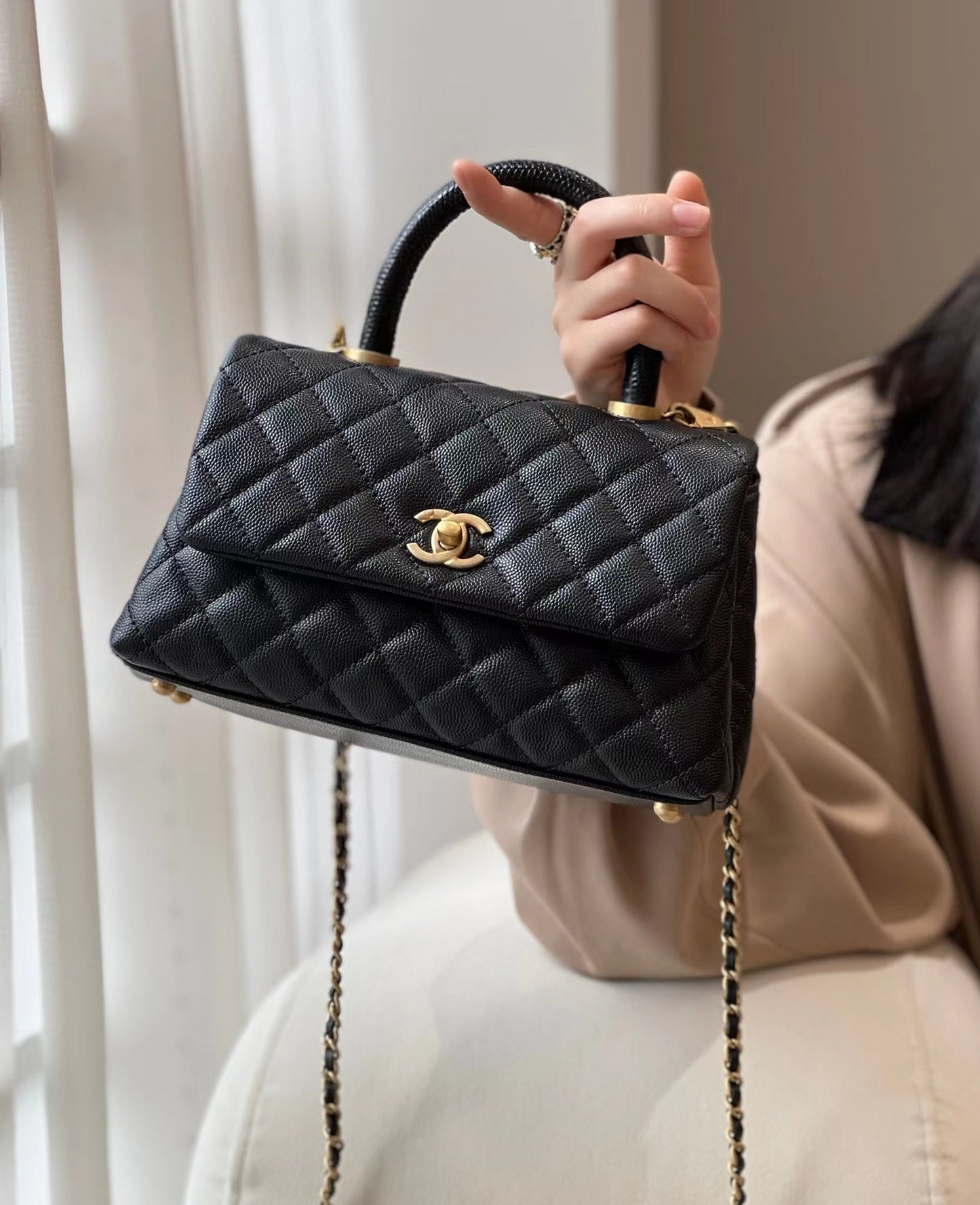 CH FLAP BAG WITH TOP HANDLE 24 Small Grained Calfskin Lizard Handle Black