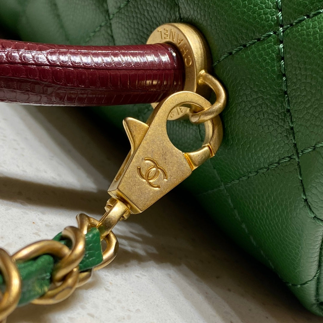 CH LARGE FLAP BAG WITH TOP HANDLE 29 Small Grained Calfskin Lizard Handle Green