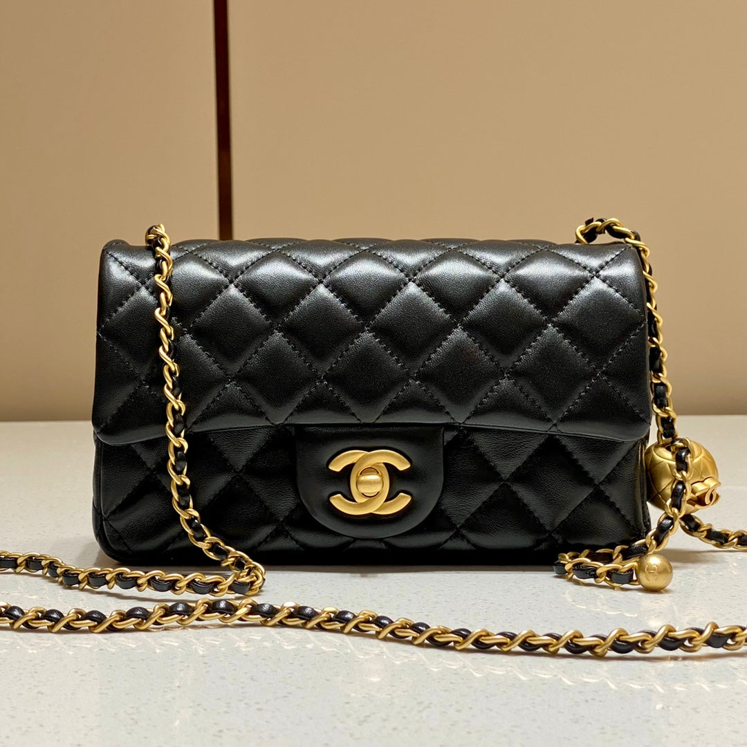 CH CF20 Golden Globe CLASSIC HANDBAG Lambskin Black