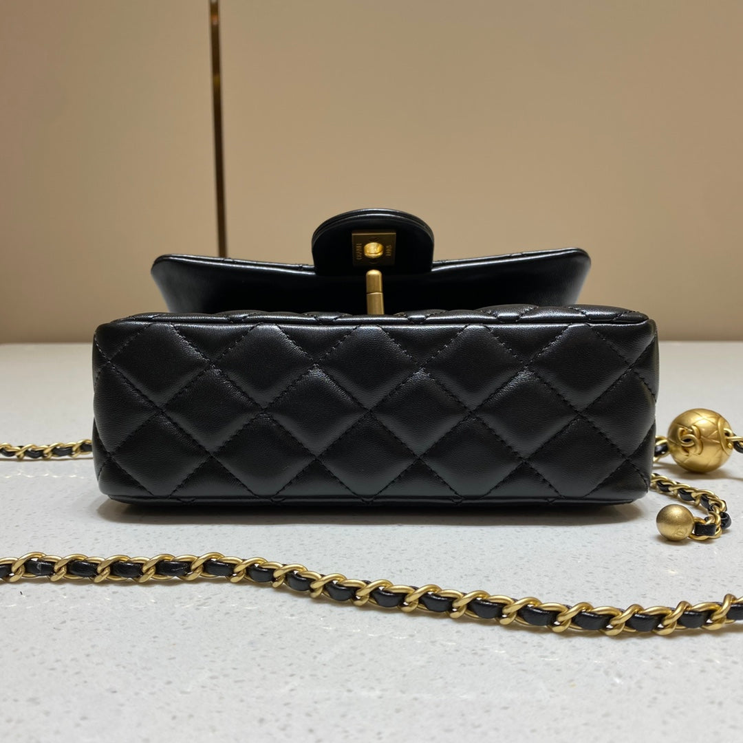 CH CF20 Golden Globe CLASSIC HANDBAG Lambskin Black