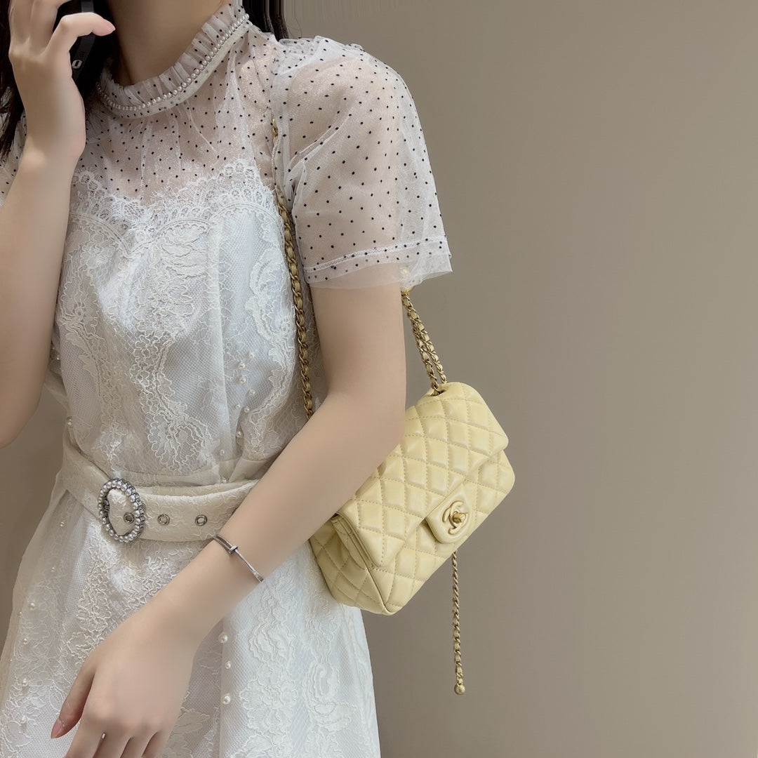 CH CF20 Golden Globe CLASSIC HANDBAG Lambskin Light yellow