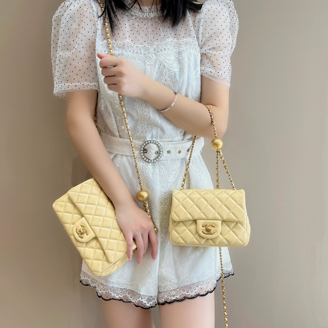 CH CF20 Golden Globe CLASSIC HANDBAG Lambskin Light yellow