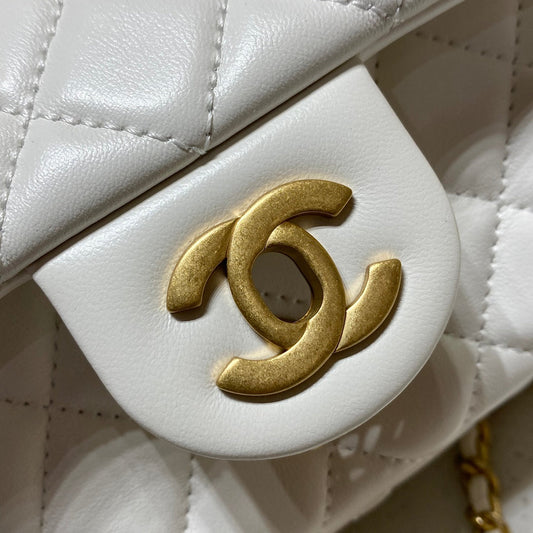 CH CF20 Golden Globe CLASSIC HANDBAG Lambskin White