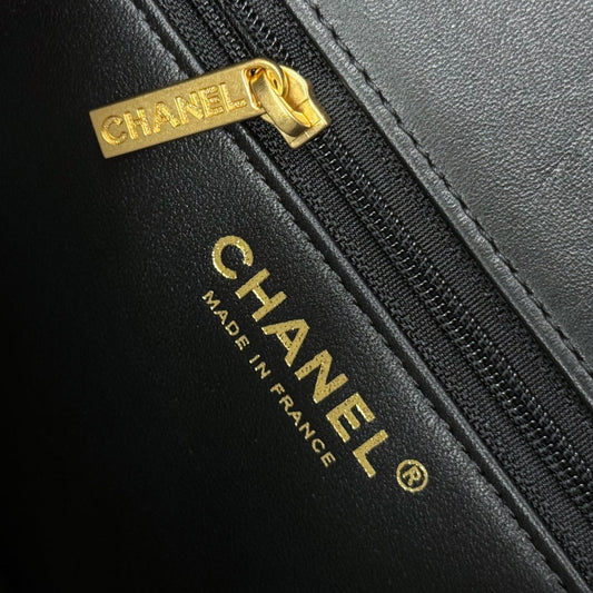 CH 24B Big double C Lambskin Black