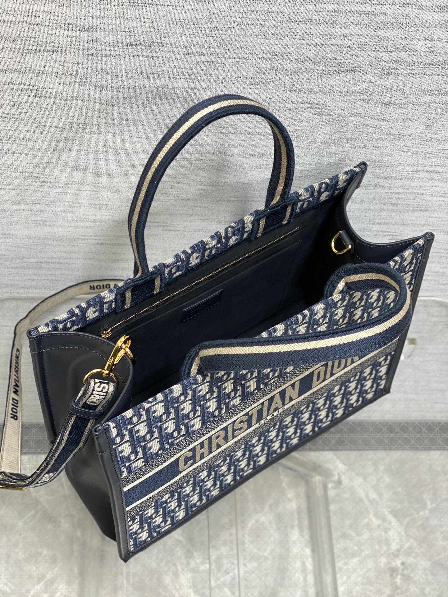 DO Book Tote Bag Blue Di0r Oblique Embroidery and Calfskin