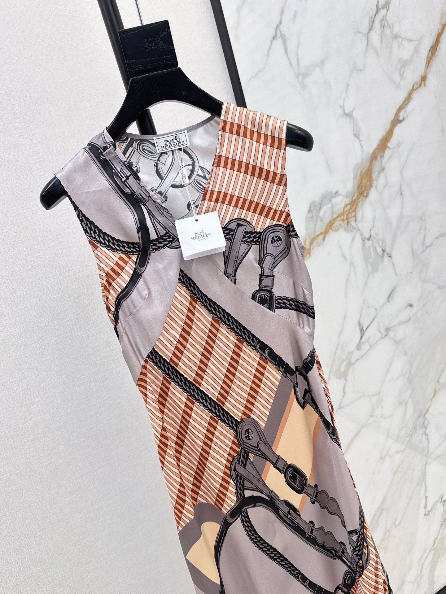H 25ss silk sleeveless dress