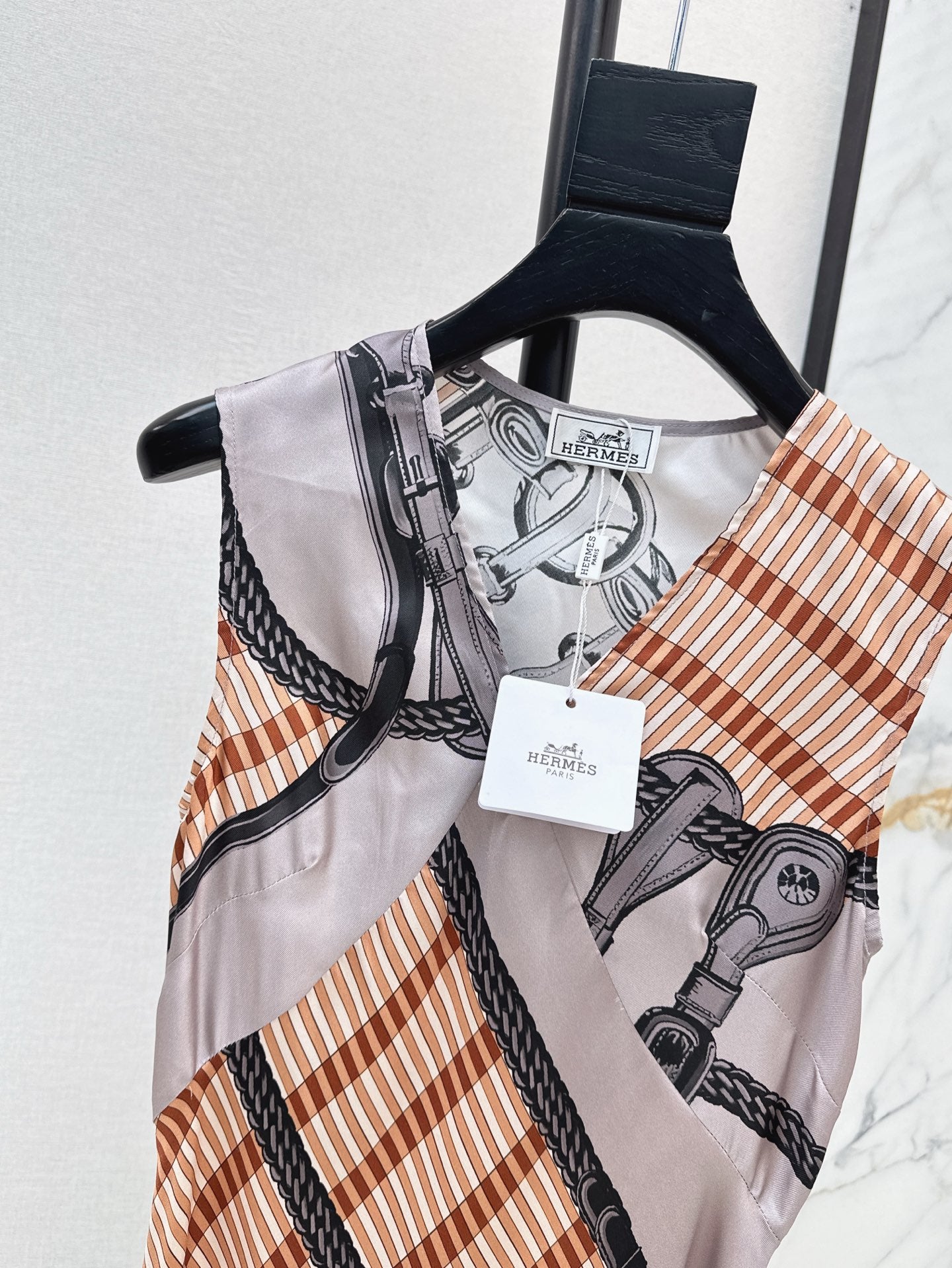 H 25ss silk sleeveless dress