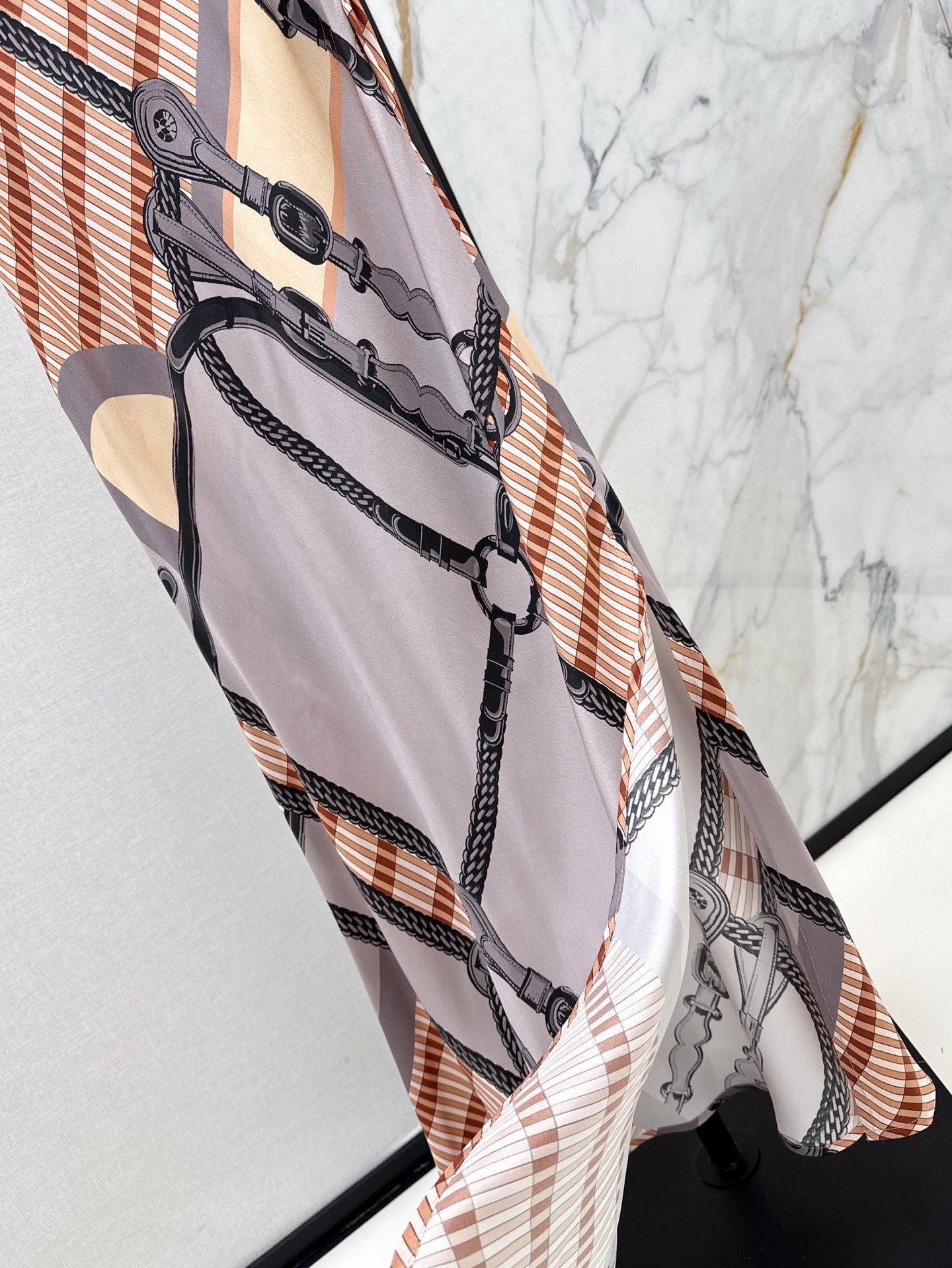 H 25ss silk sleeveless dress