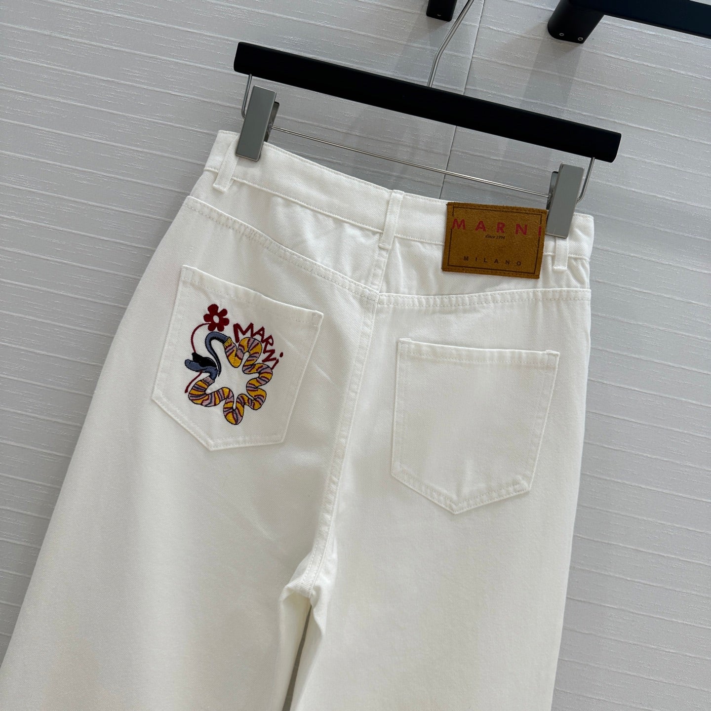 ma 25ss embroidered jeans