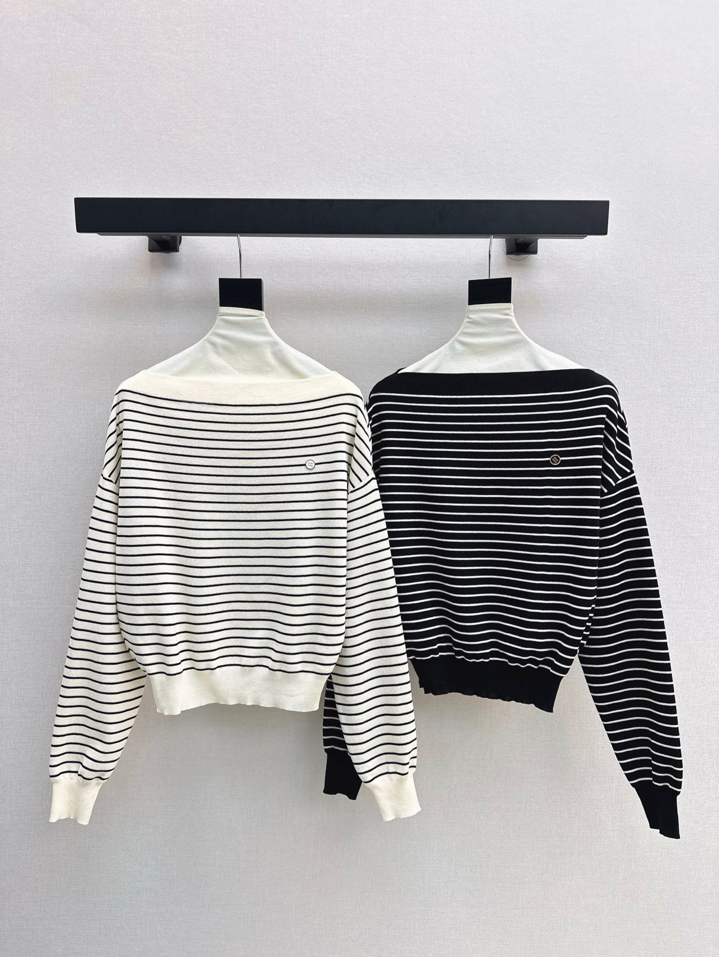 M 25SS Off-shoulder knitted shirt