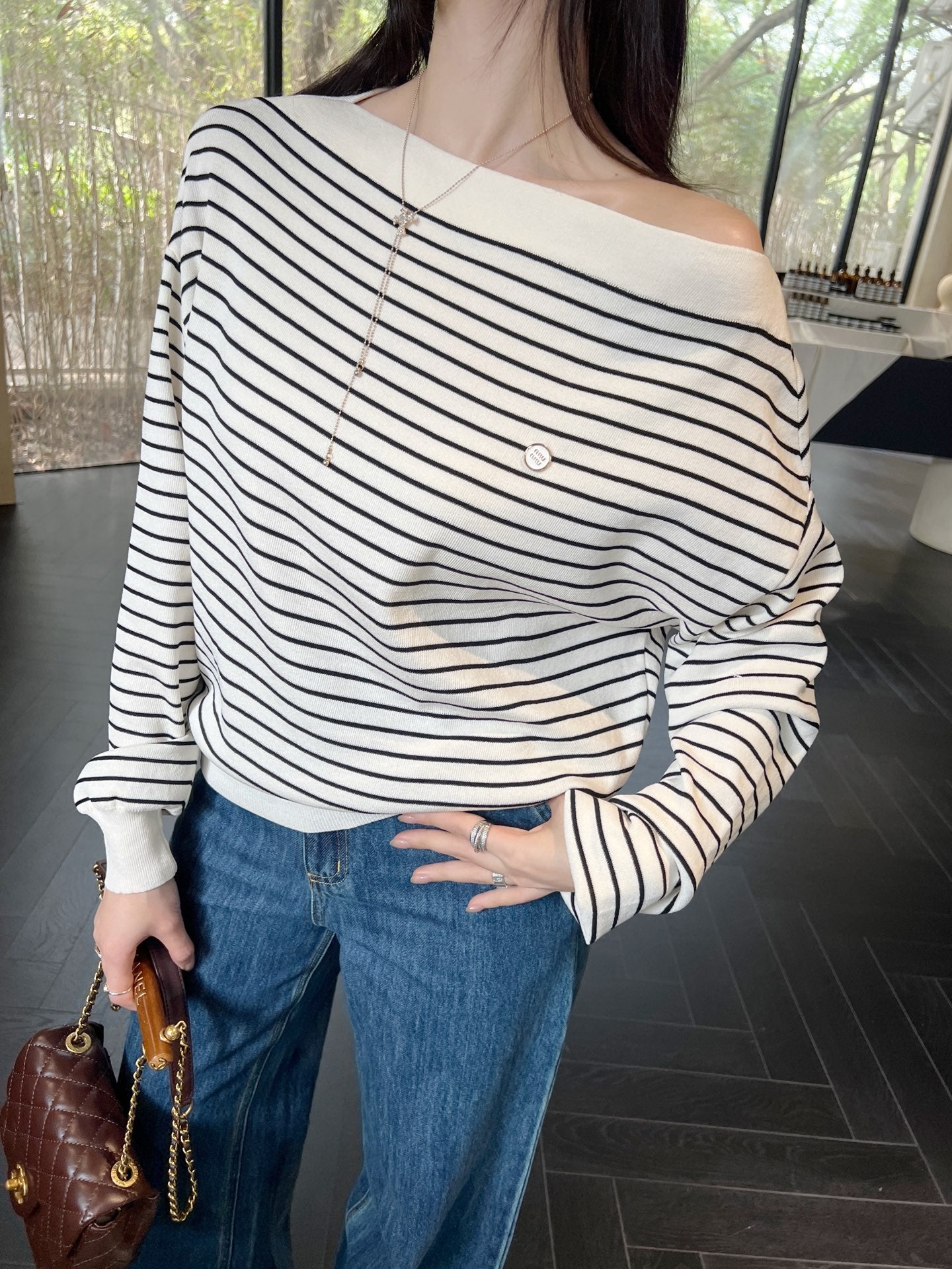 M 25SS Off-shoulder knitted shirt