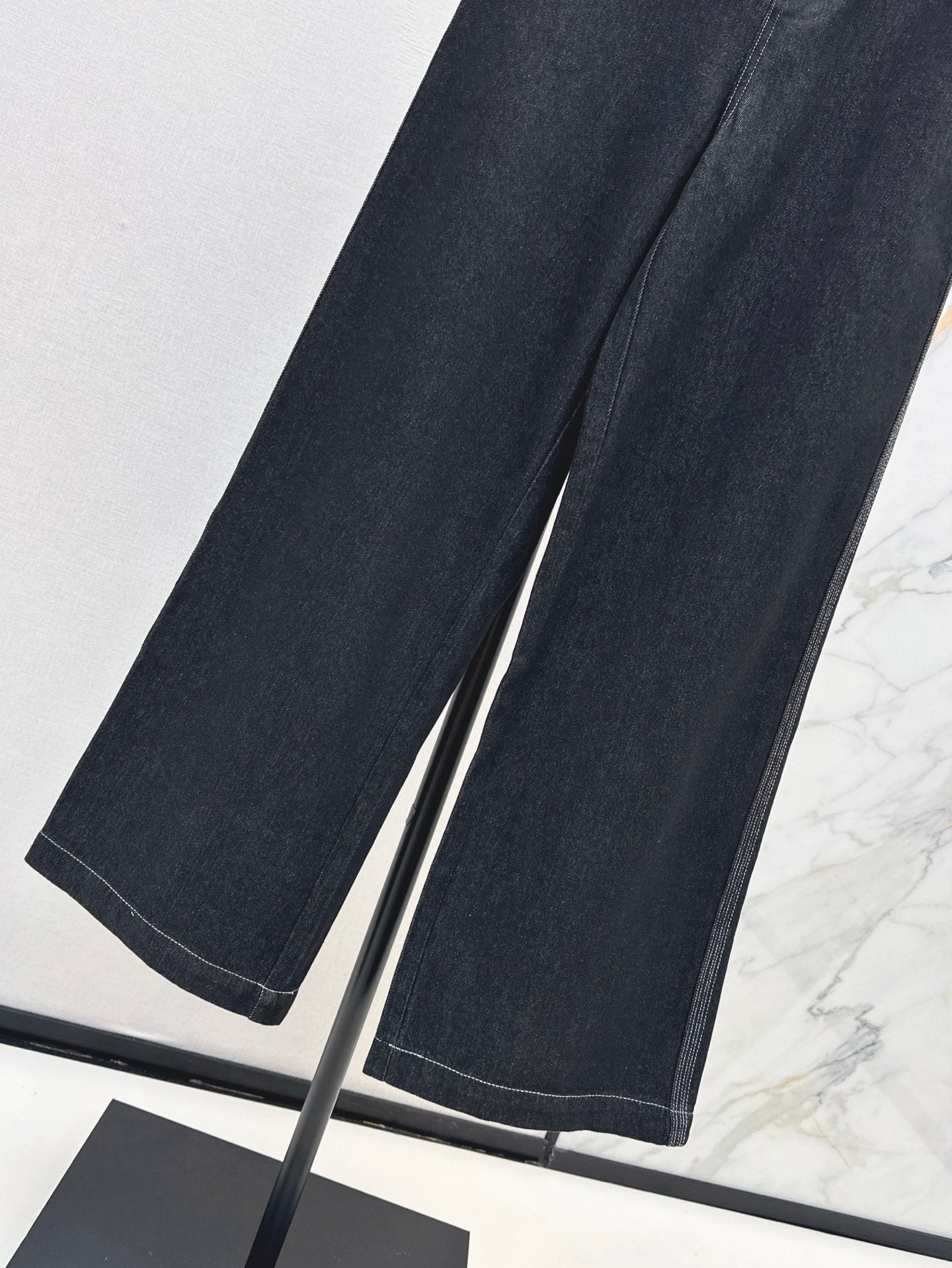 Lo 25ss embroidered jeans