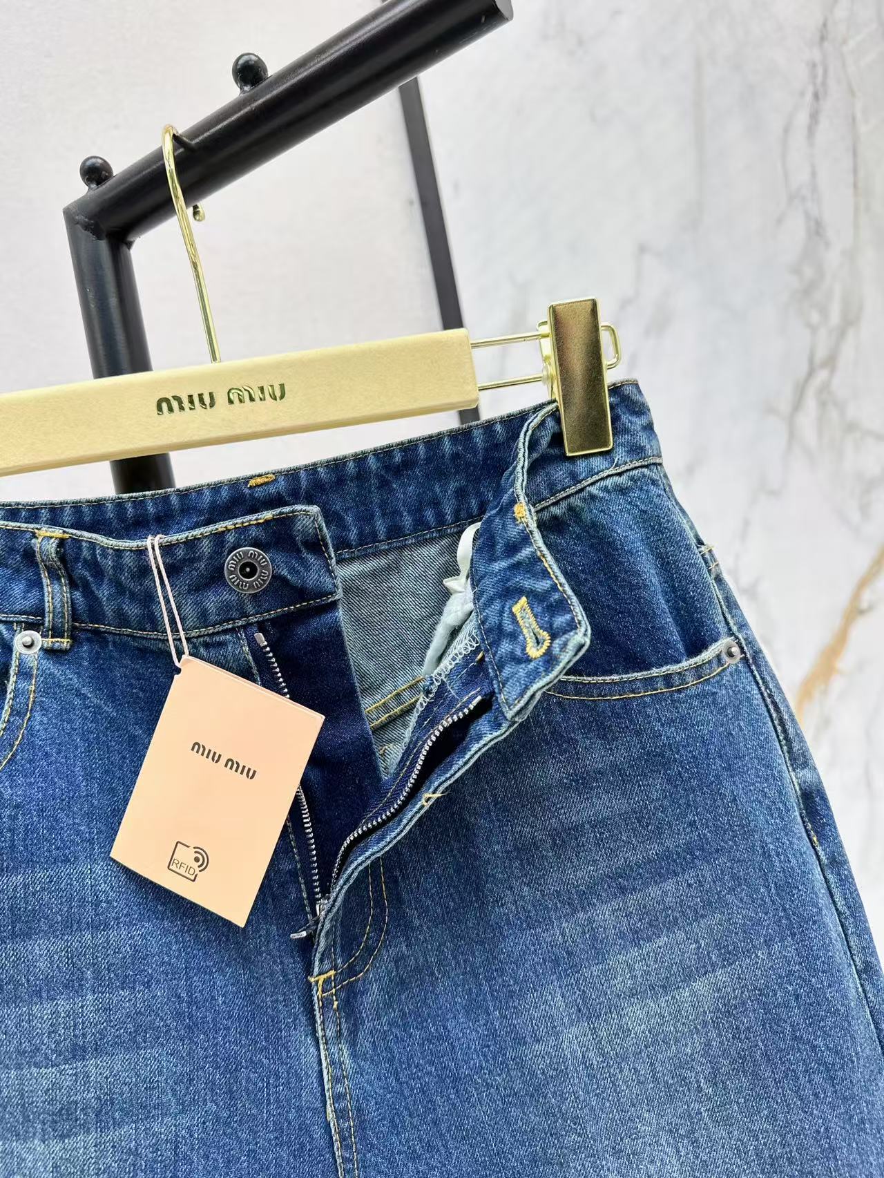 M 25ss embroidered jeans
