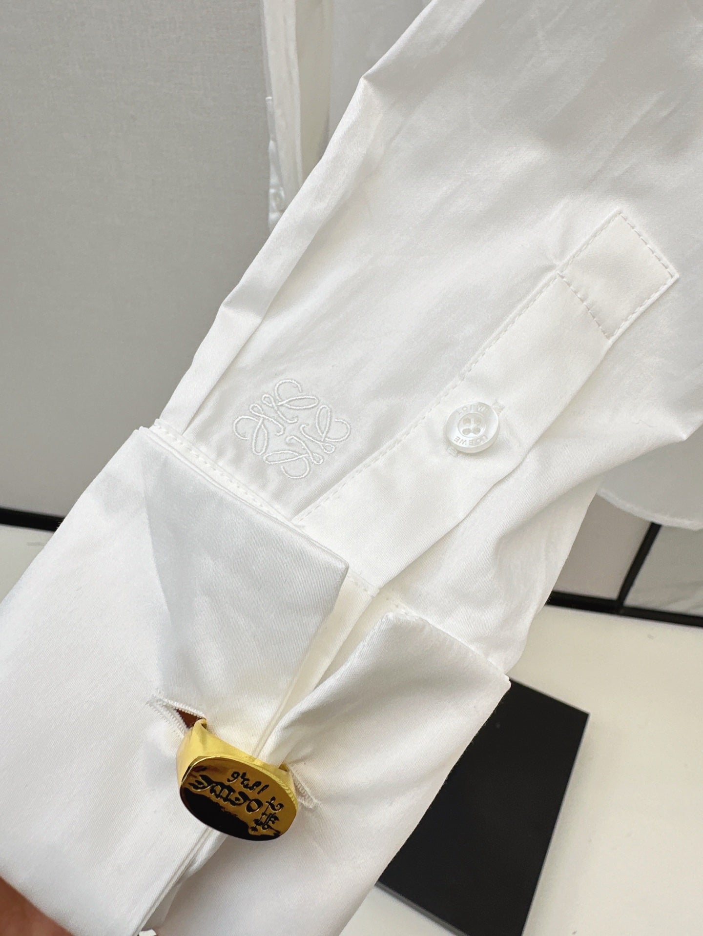 Loe 25ss pleated shirt
