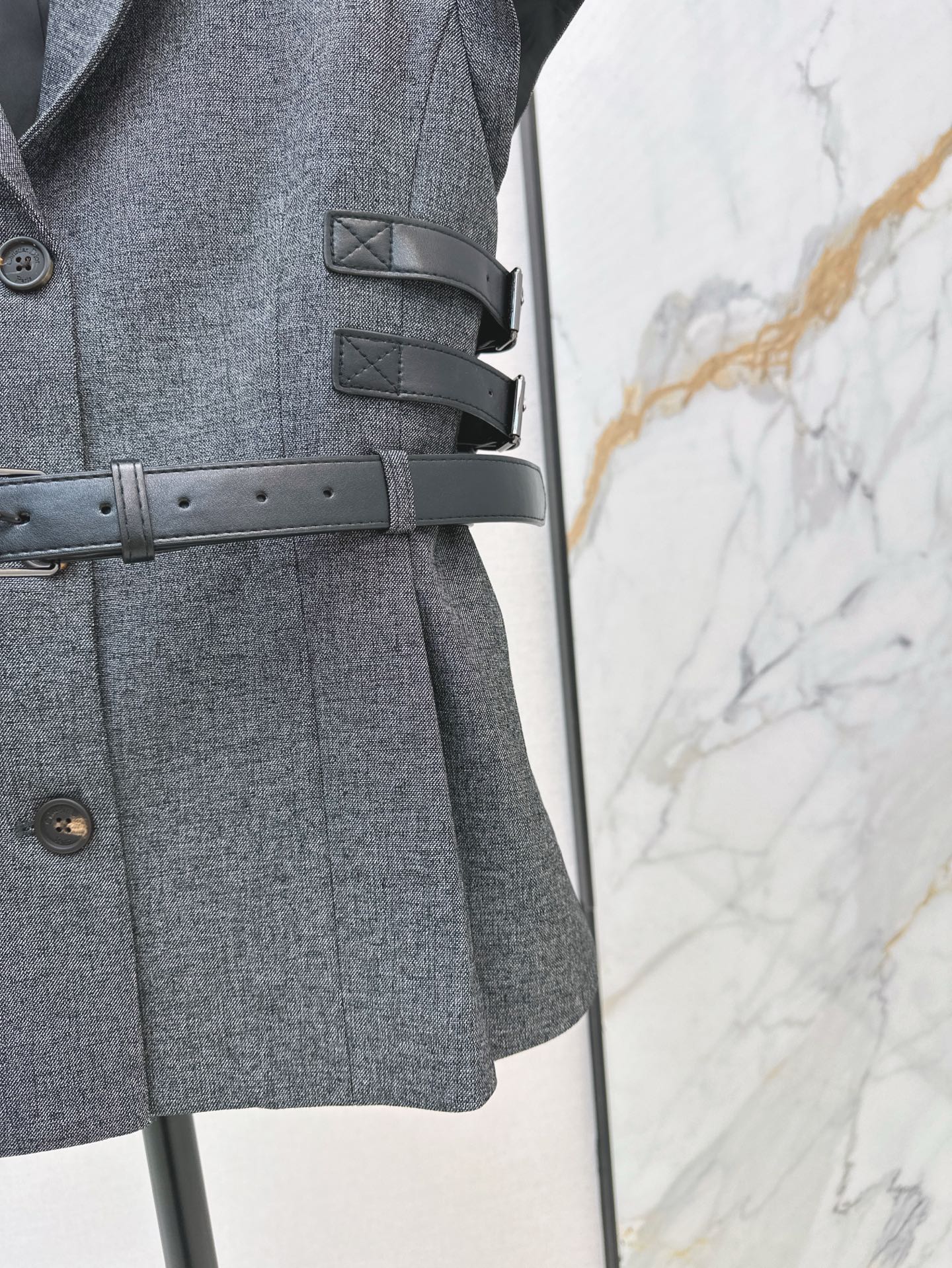 D 25ss sleeveless jacket