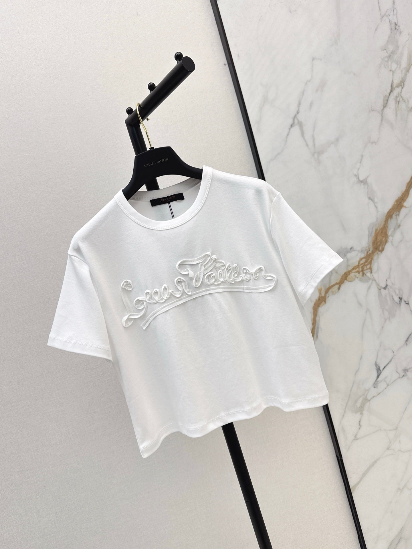 L 25ss embossed t-shirt