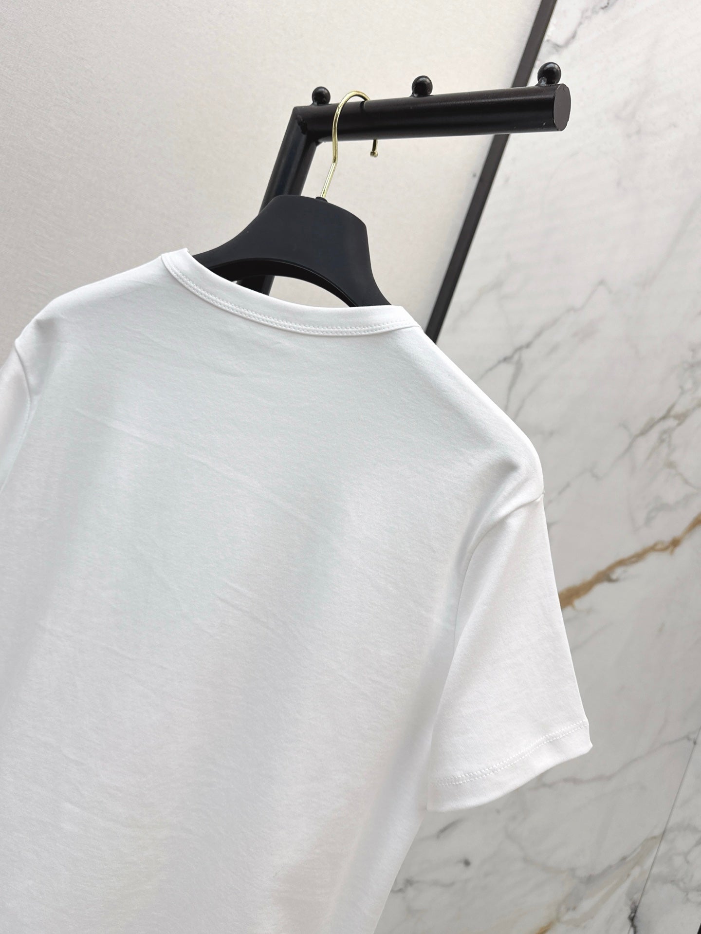 L 25ss embossed t-shirt