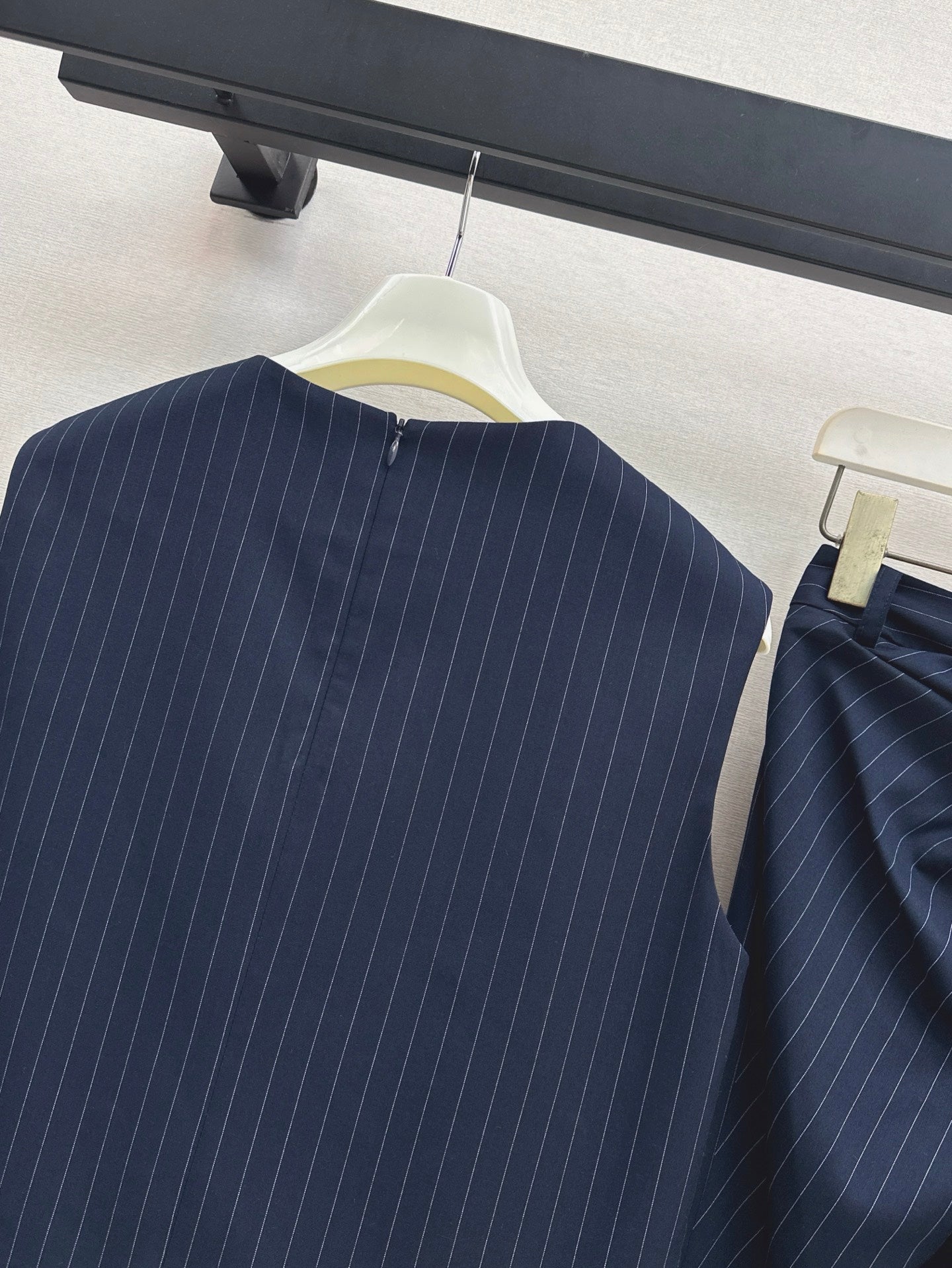 Loe 25ss pleated set