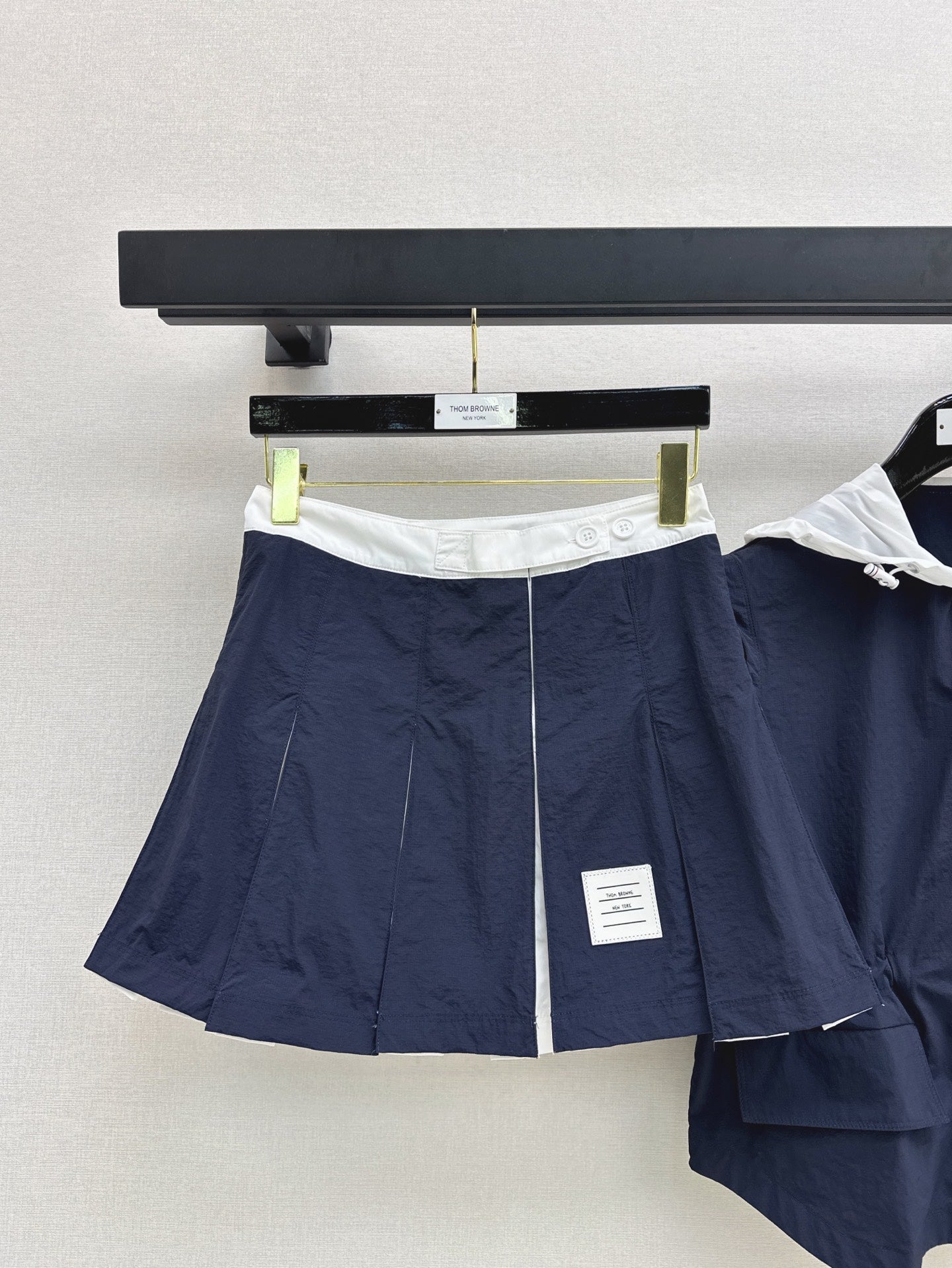 Th 25SS vest skirt set
