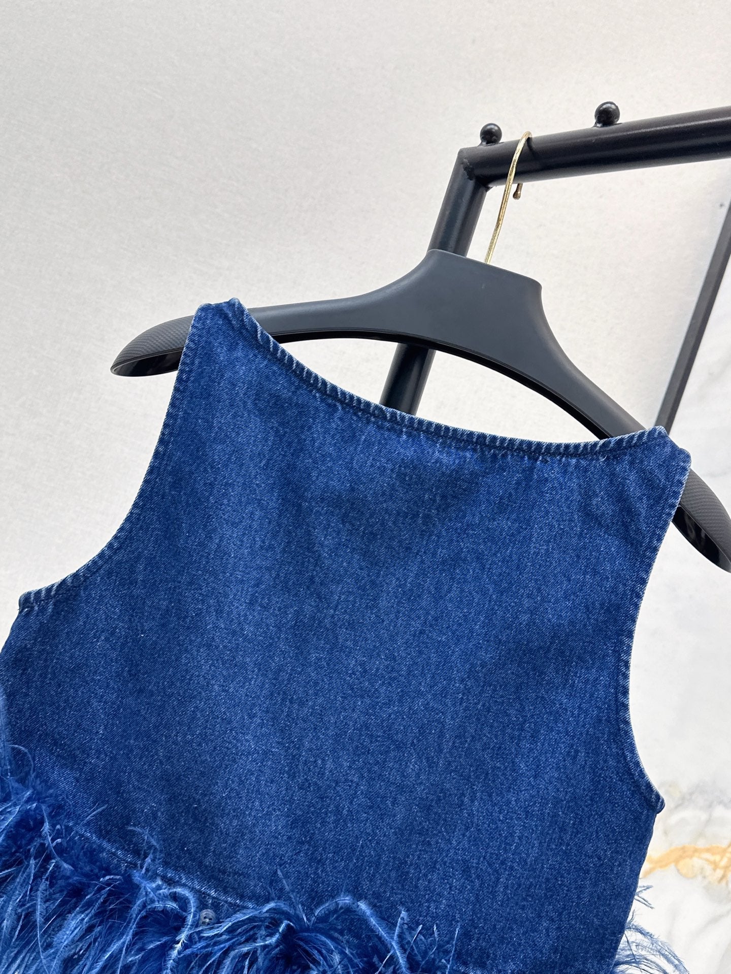 Val 25ss Removable ostrich feathers vest