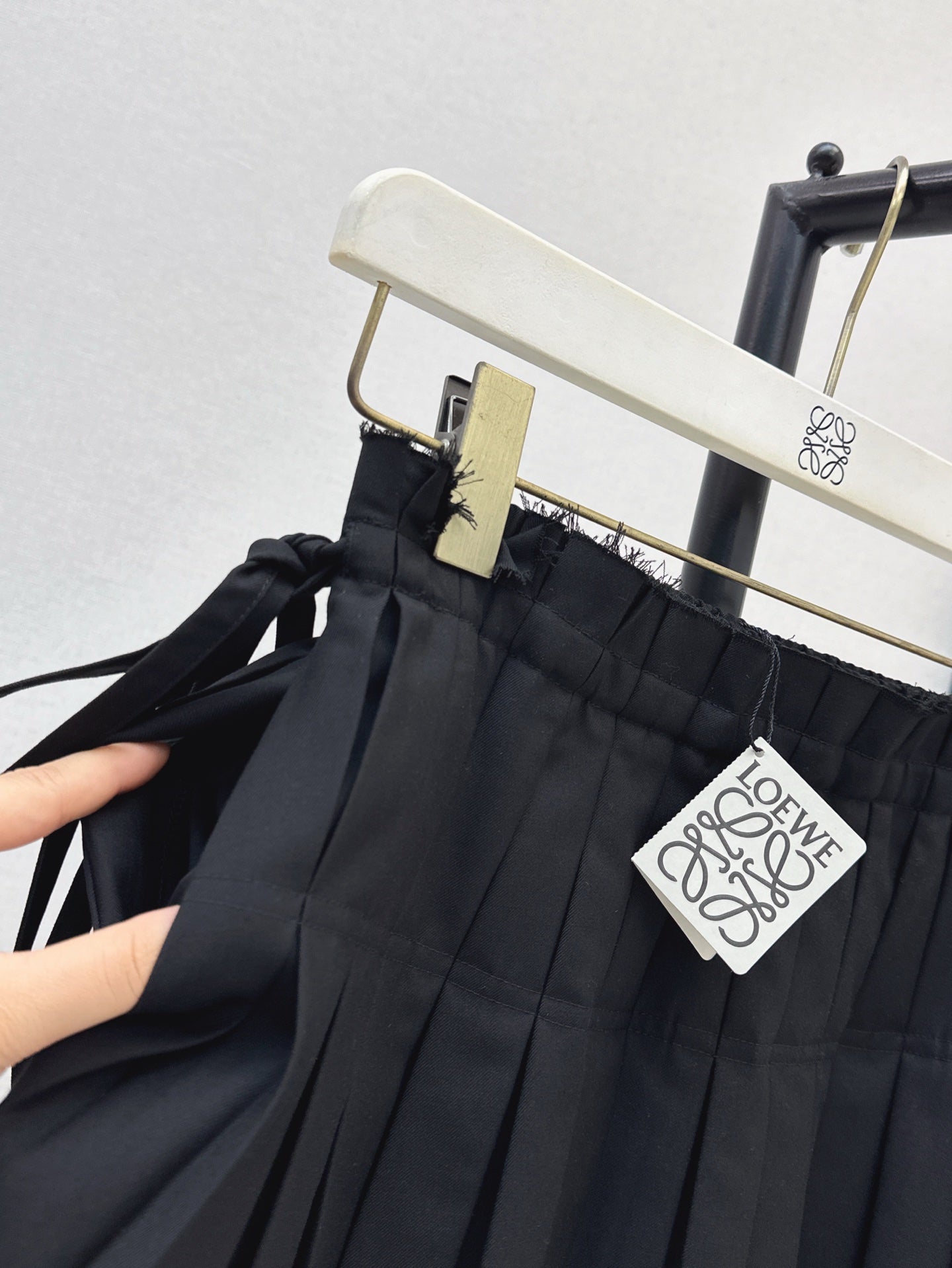 Loe 25ss pleated skirt