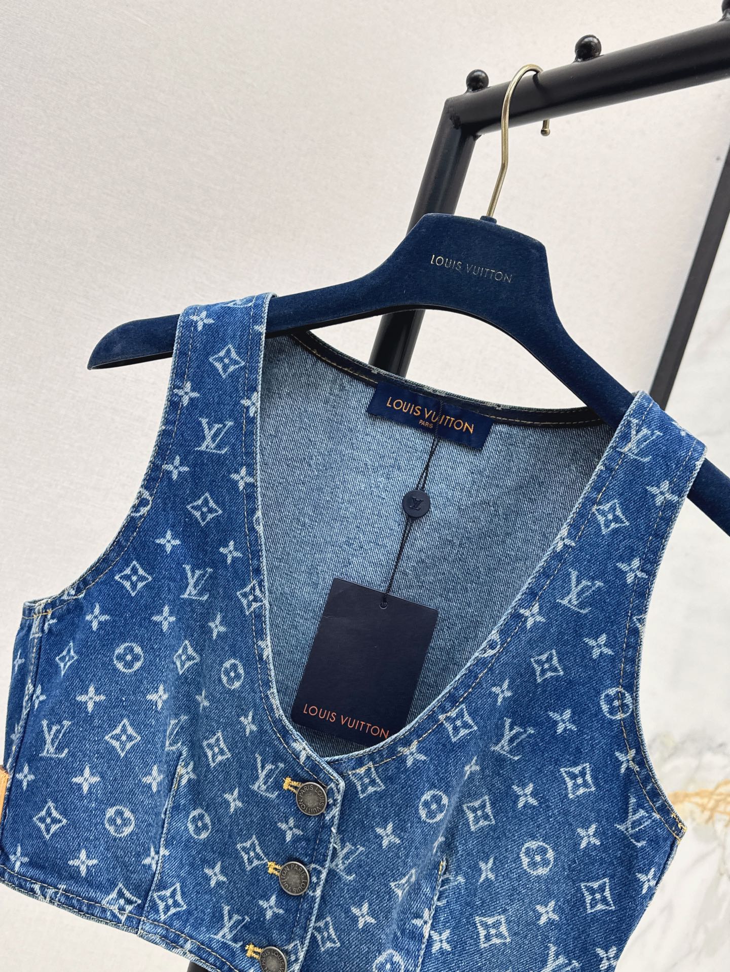 Louis 25ss crop vest