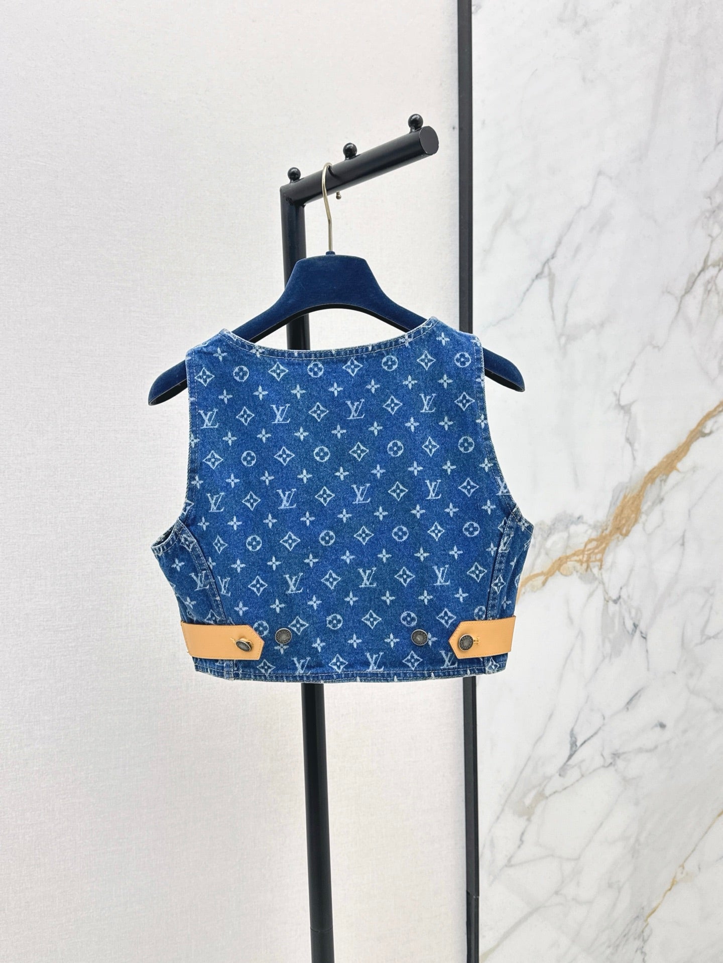 Louis 25ss crop vest